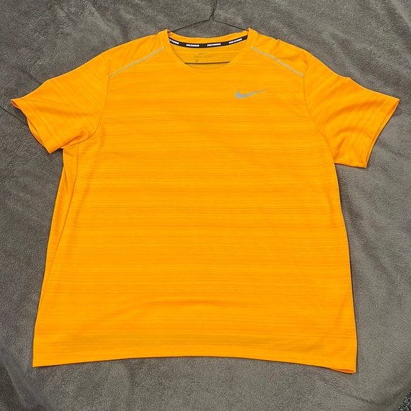 Men’s Bright orange XL tee. Worn very few times. Very good condition - Picture 1 of 4